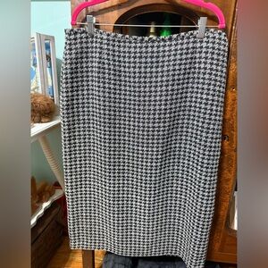 New with tags, Preston and York, black and grey hounds tooth pencil skirt sz 14